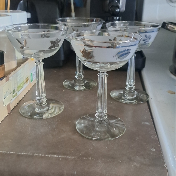 Vintage Libbey Glass Company Silver Leaf Frosted Wine Stem Glasses (Set of 5) - Picture 5 of 5